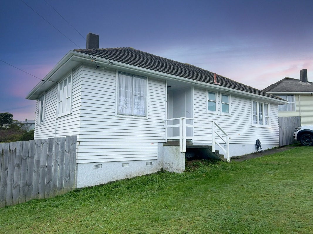 4 Norfolk Grove, Cannons Creek, Porirua - Carousel 2