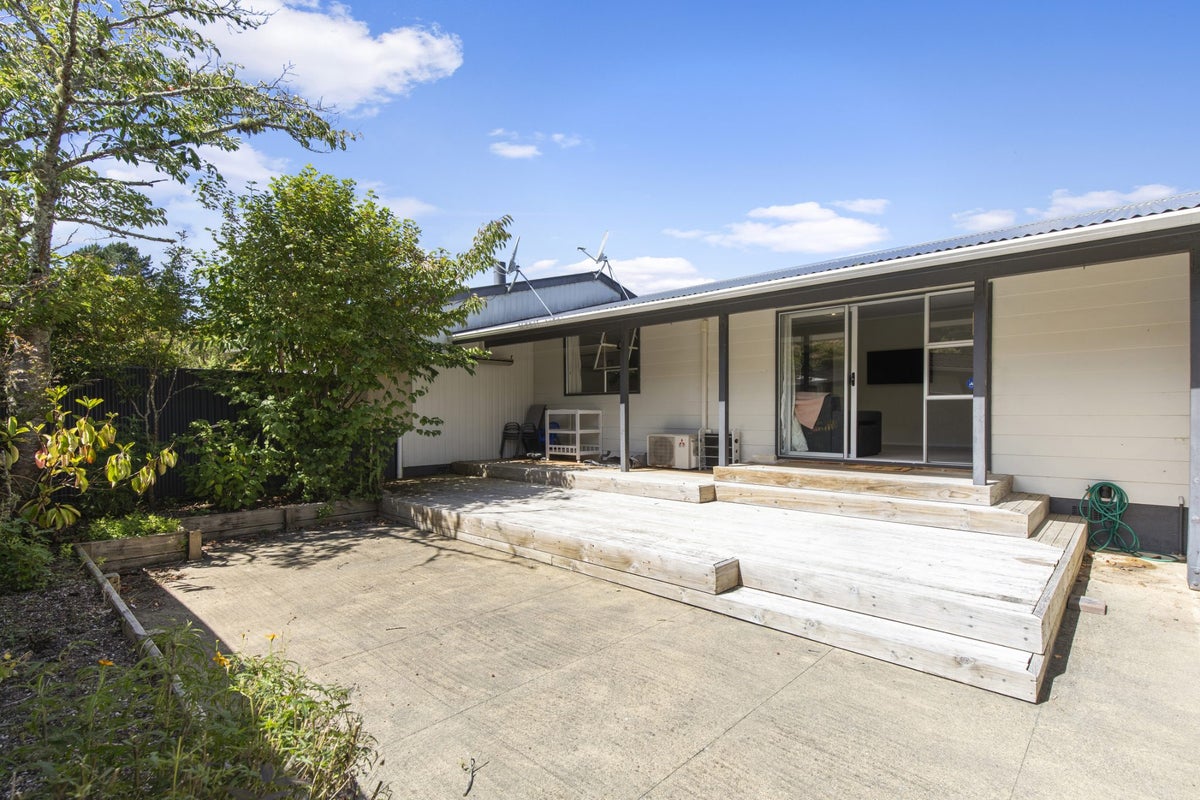 1/9 Gemstone Drive, Birchville, Upper Hutt - Carousel 2