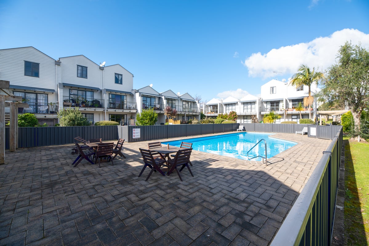 32/5 Carolina Place, Albany, Auckland - Carousel 22