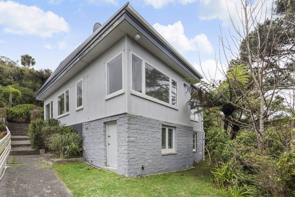 38 Pembroke Road, Northland, Wellington - Carousel 1