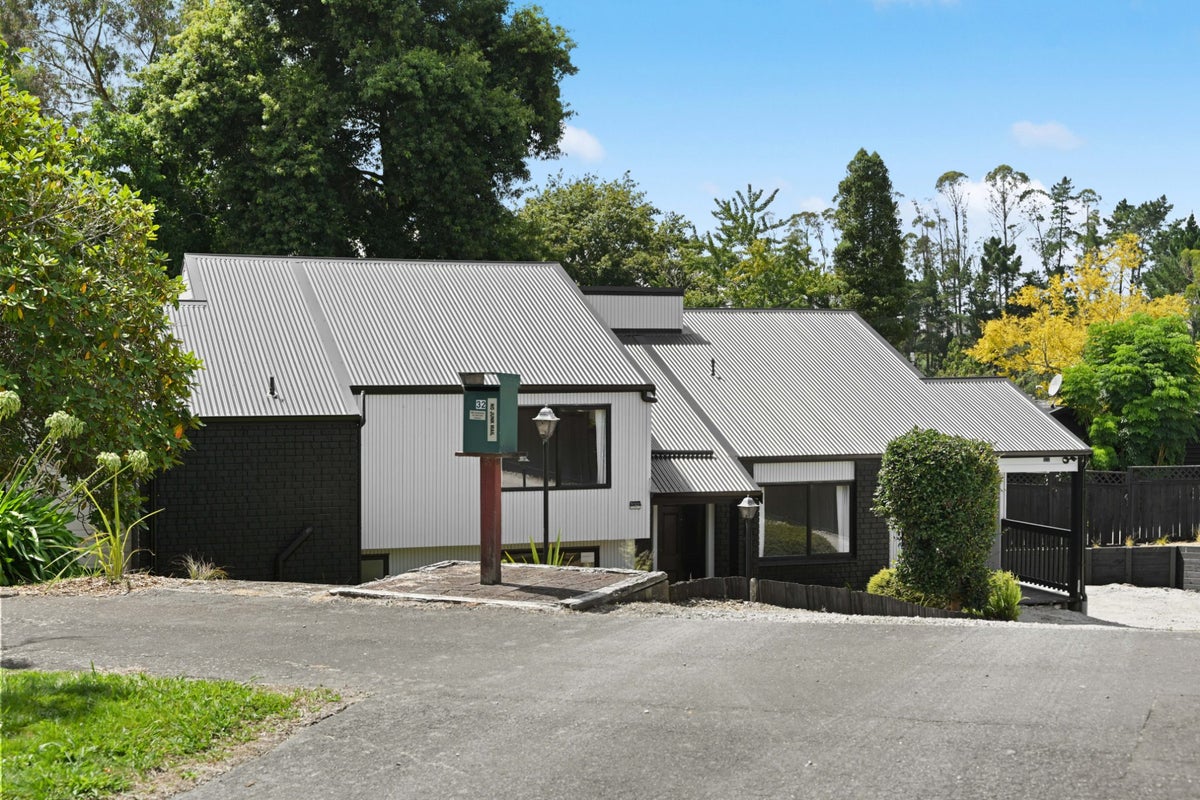 32 Acacia Crescent, Glenview, Hamilton - Carousel 2