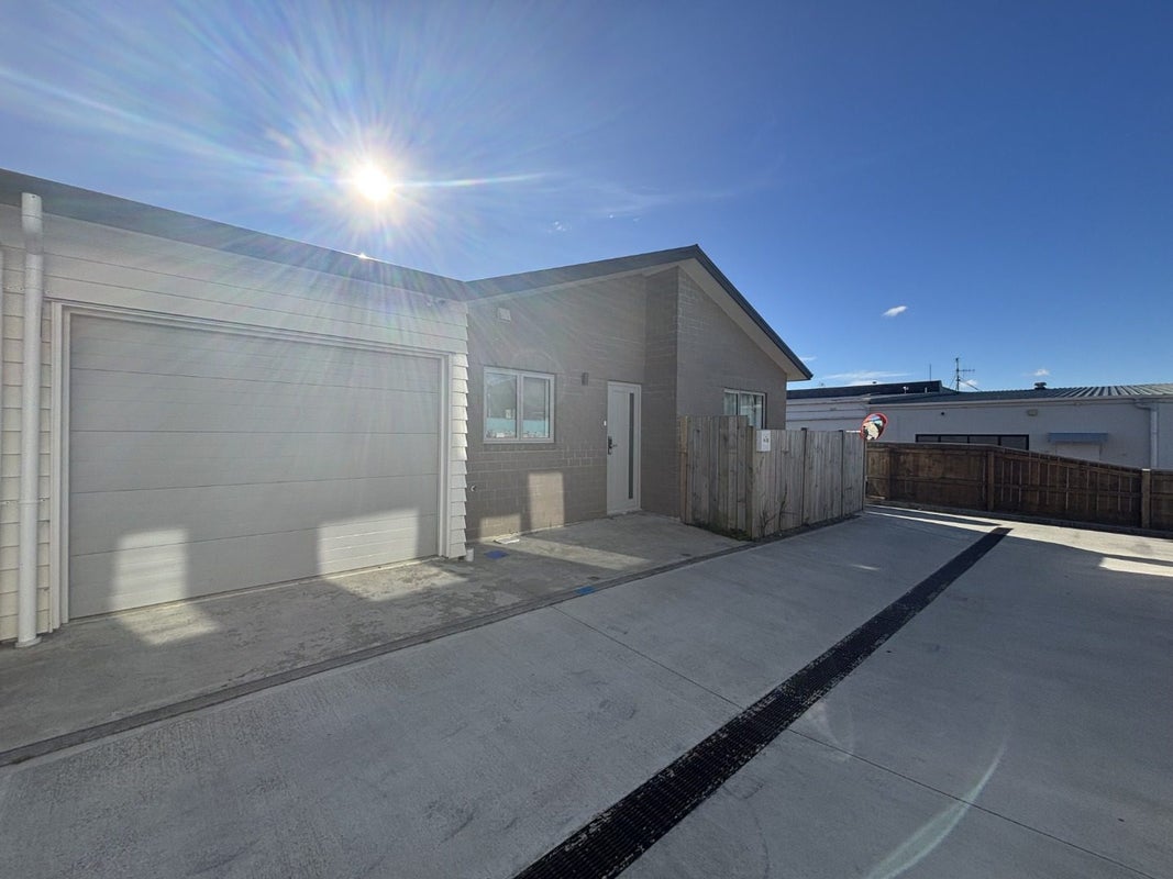 1/12 The Strand, Wainuiomata, Lower Hutt - Carousel 11