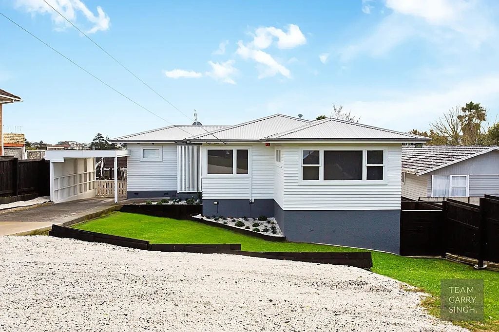 32 Orams Road, Hillpark, Auckland - Carousel 1
