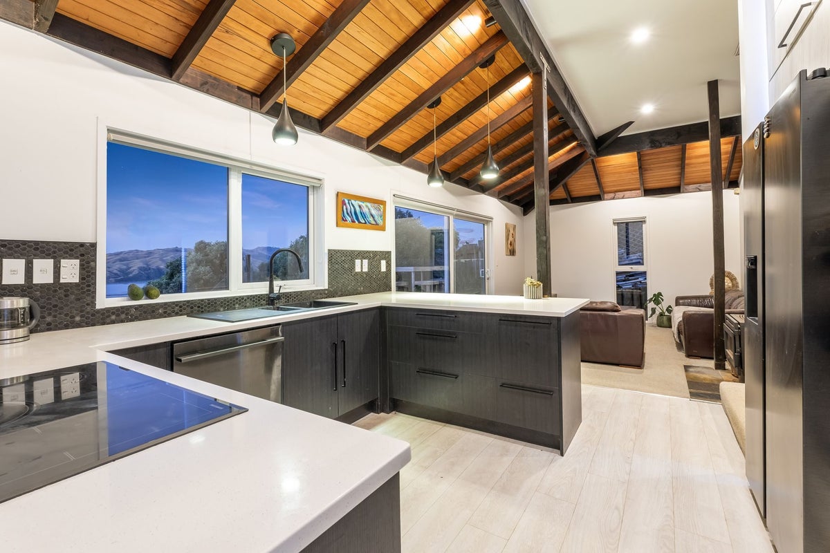 15 Mercury Way, Whitby, Porirua - Carousel 2