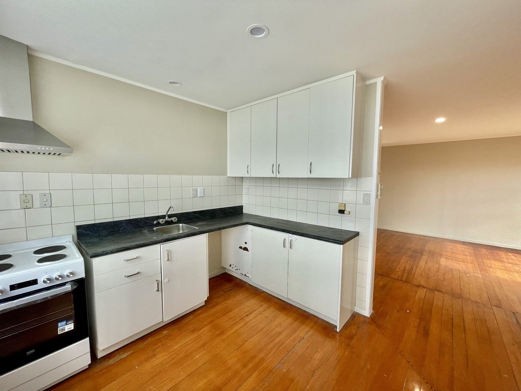 40 Te Atatu Road, Te Atatu South, Auckland - Carousel 2
