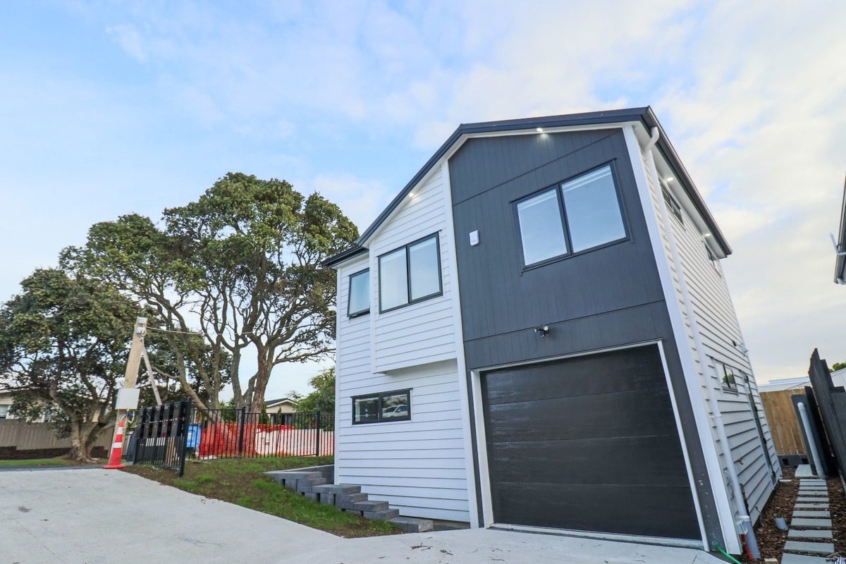 25B Lynbrooke Avenue, Blockhouse Bay, Auckland - Carousel 1