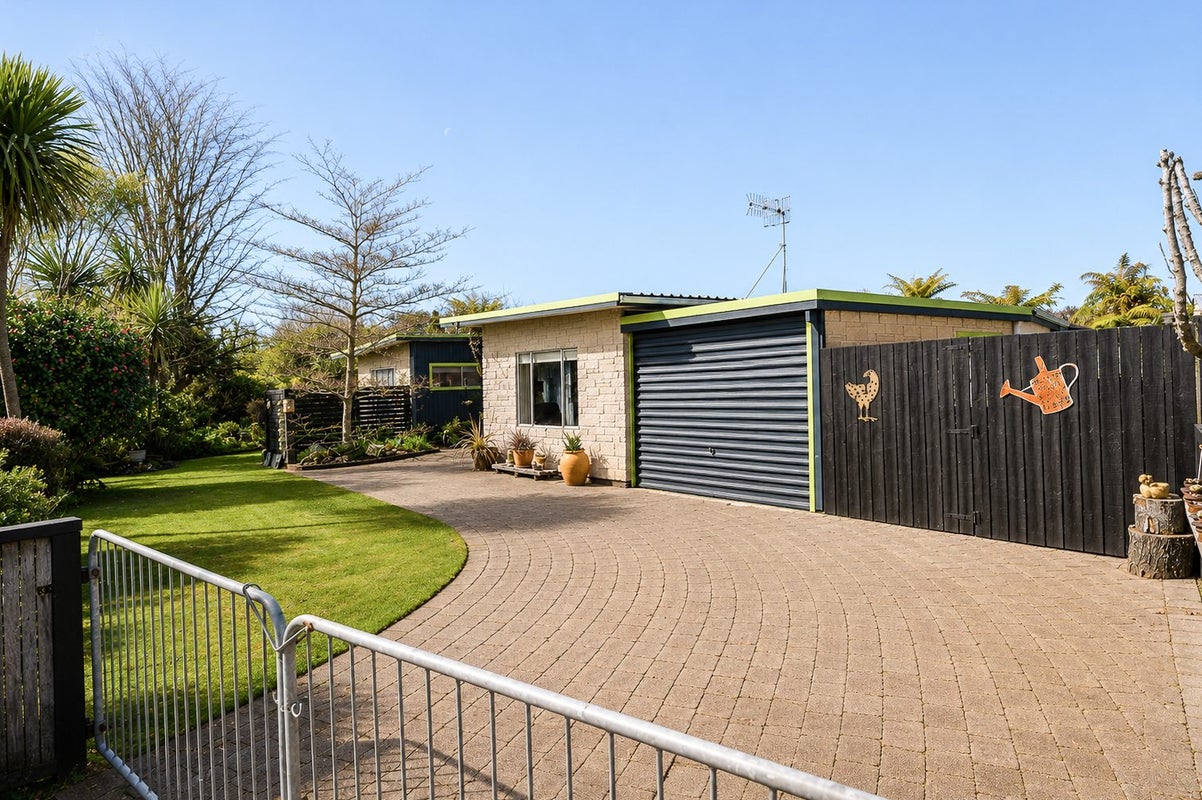 104 Fitzroy Avenue, Fitzroy, Hamilton - Carousel 1