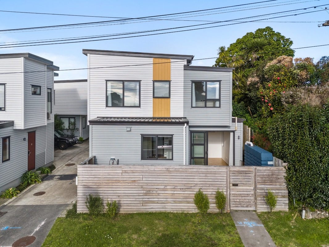8/4 Edgerton Road, Te Atatu Peninsula, Auckland - Carousel 1