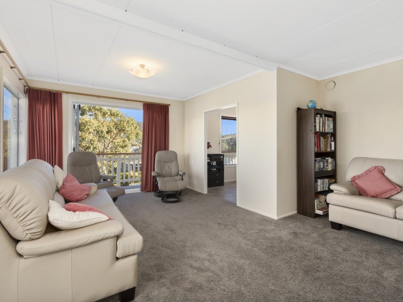 20 Kingsley Street, Stokes Valley, Lower Hutt - Carousel 2