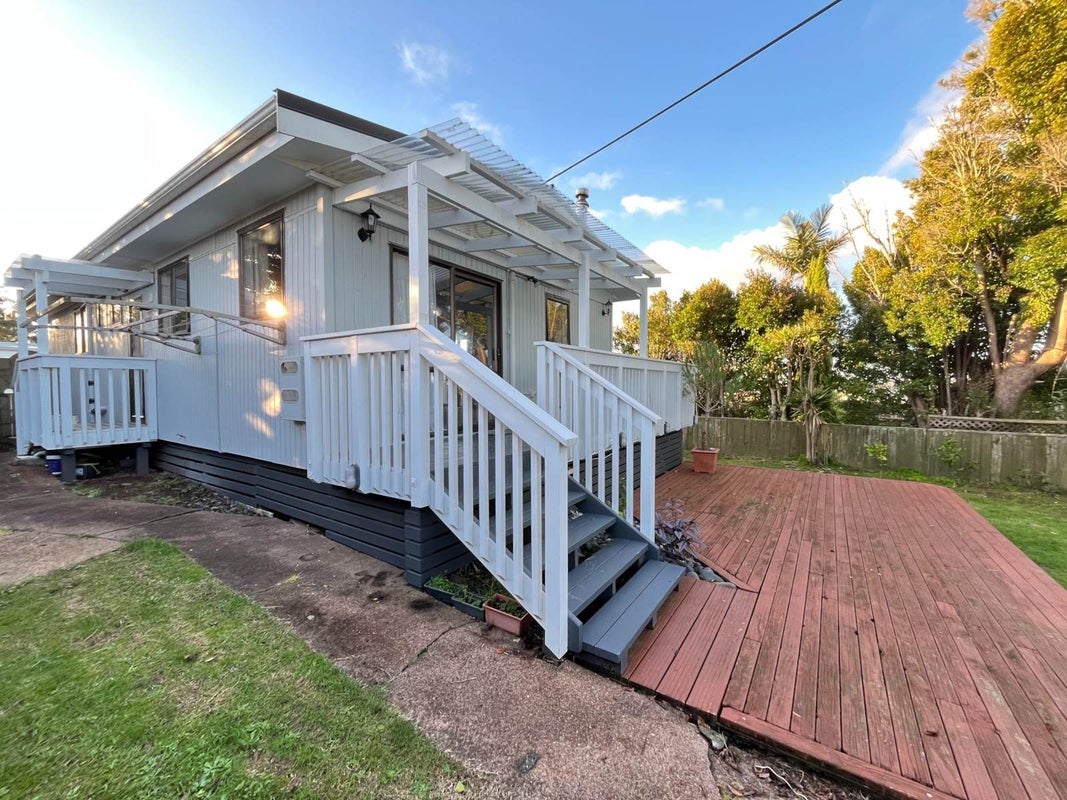 1/150 Titirangi Road, New Lynn, Auckland - Carousel 1