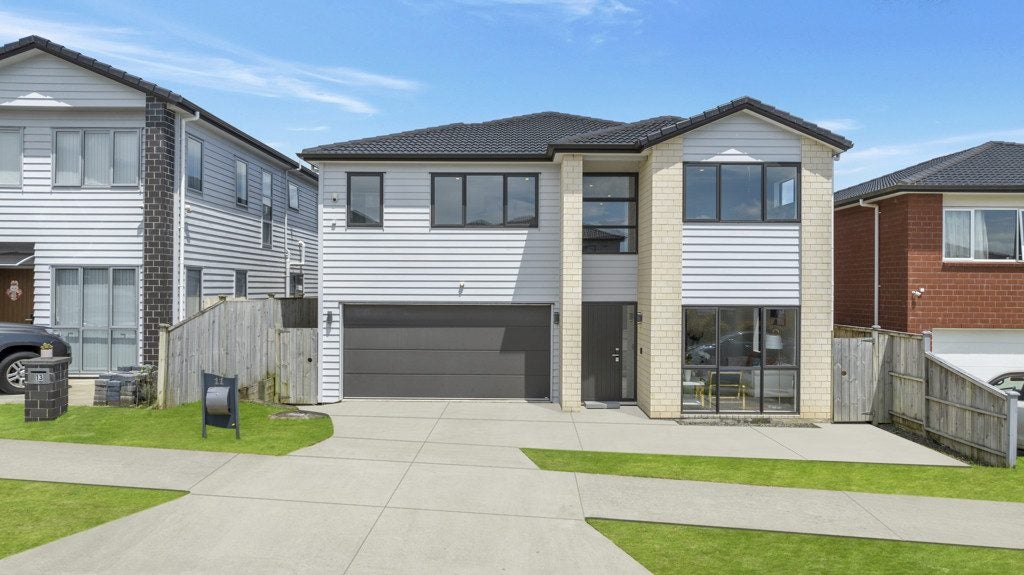 11 Hangahai Road, Flat Bush, Auckland - Carousel 2