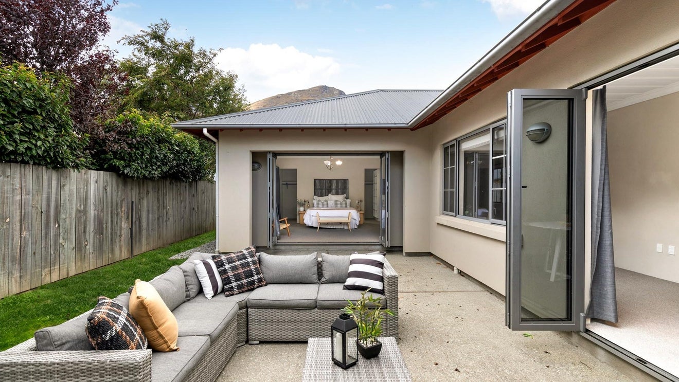 12 Orbell Drive, Lake Hayes, Queenstown - Carousel 1