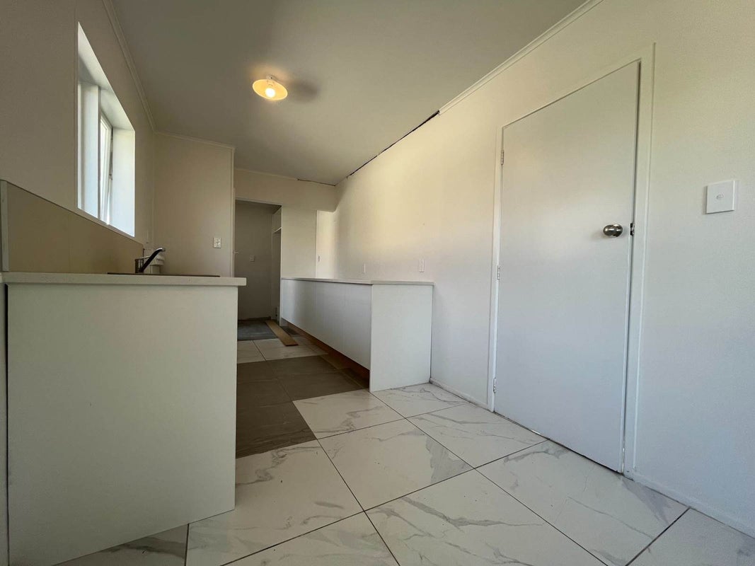 16 Kivell Close, Mangere East, Auckland - Carousel 18
