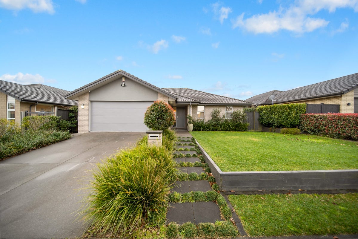 24 Castellina Drive, Karaka, Papakura - Carousel 1