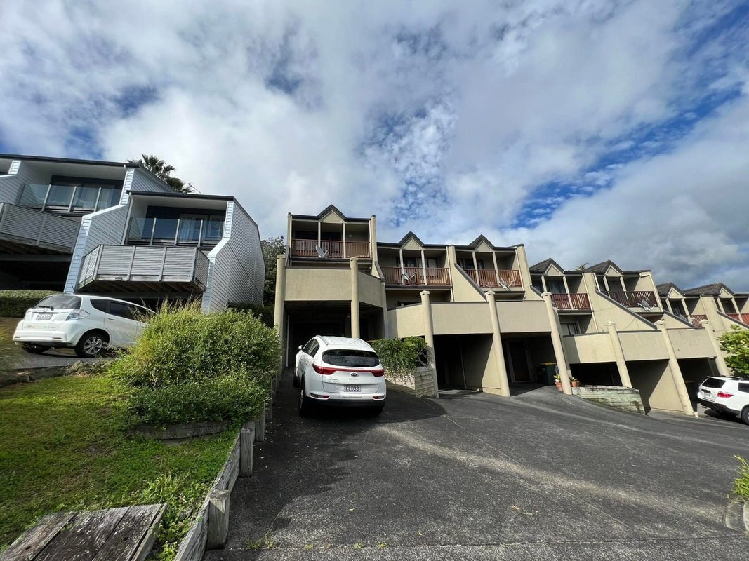 4 Pannill Place, Oteha, Auckland - Carousel 1