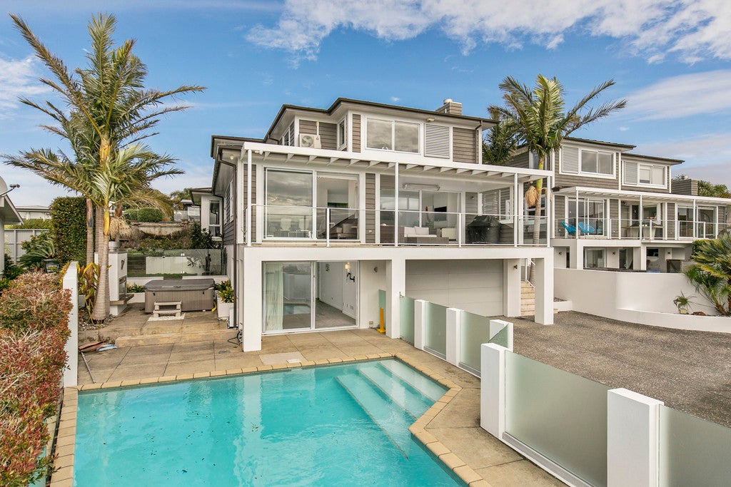 9A Calder Place, Wai o Taiki Bay, Auckland - Carousel 1