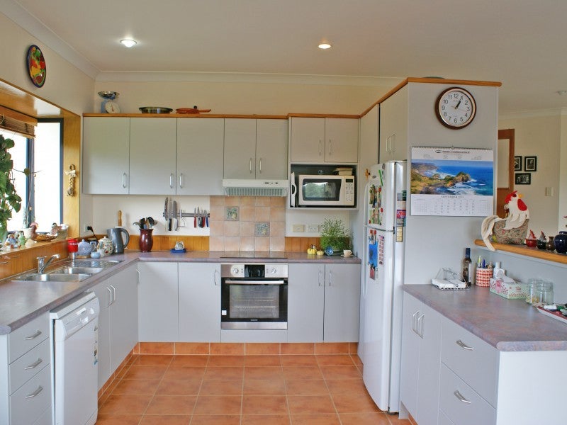 129 Summerhill Drive, Fitzherbert, Palmerston North - Carousel 2
