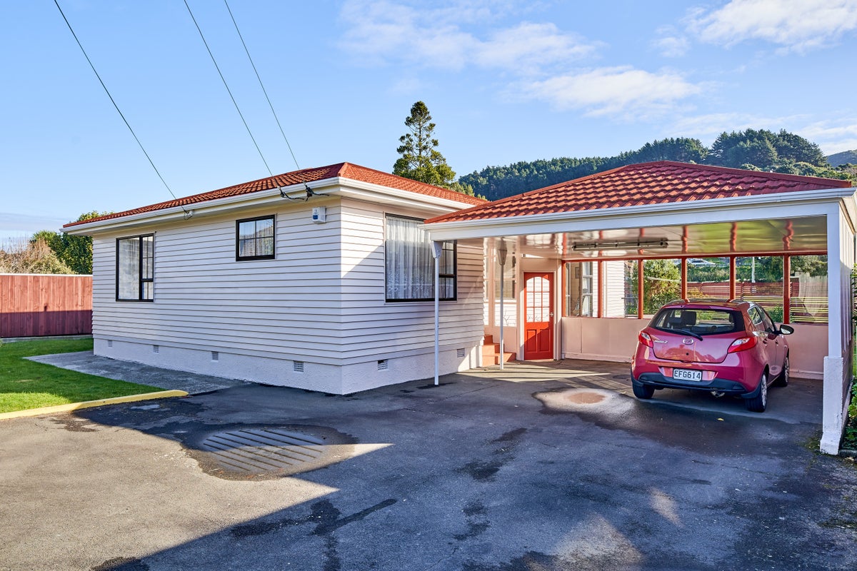 27 Findlay Street, Tawa, Wellington - Carousel 13