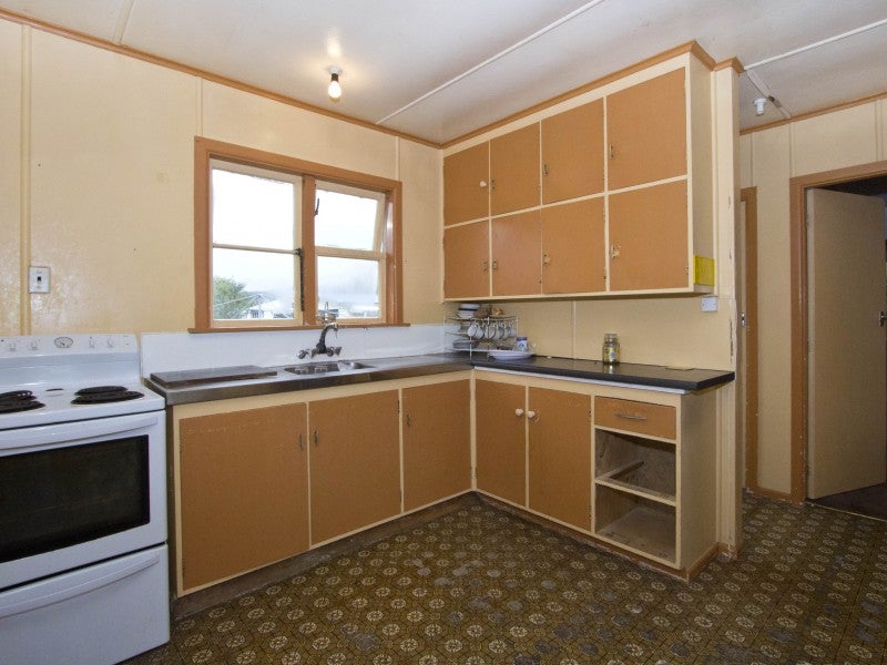 17 Russell Road, Wainuiomata, Lower Hutt - Carousel 2