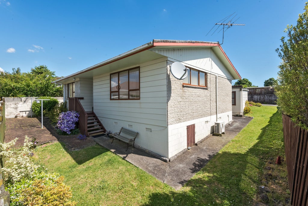2/21 Cromdale Avenue, Highland Park, Auckland - Carousel 1
