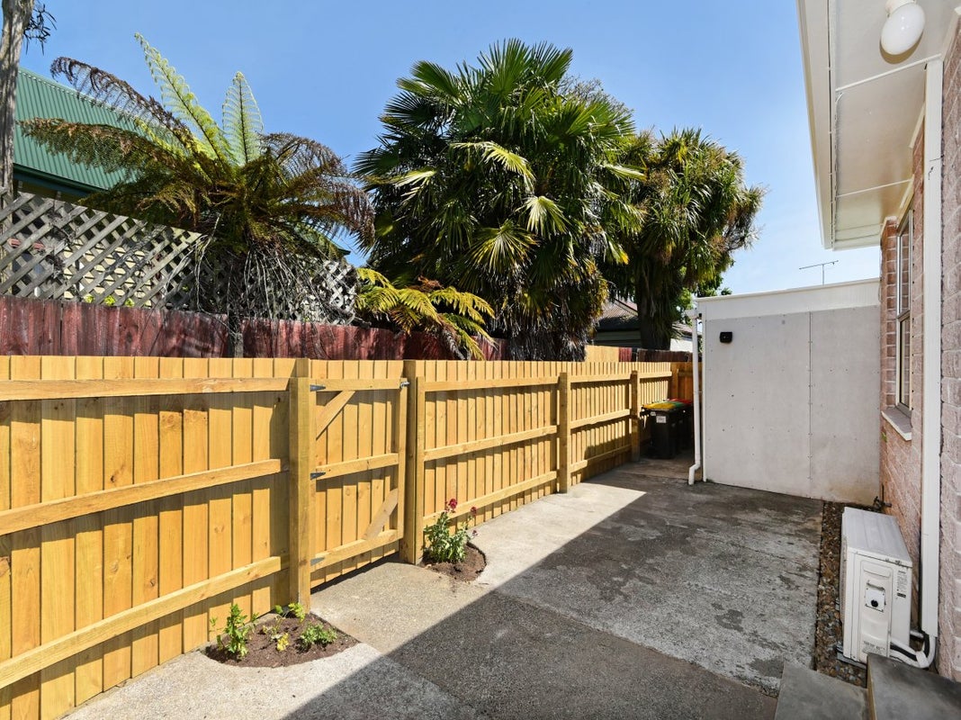 2/579 Barbadoes Street, Edgeware, Christchurch - Carousel 15