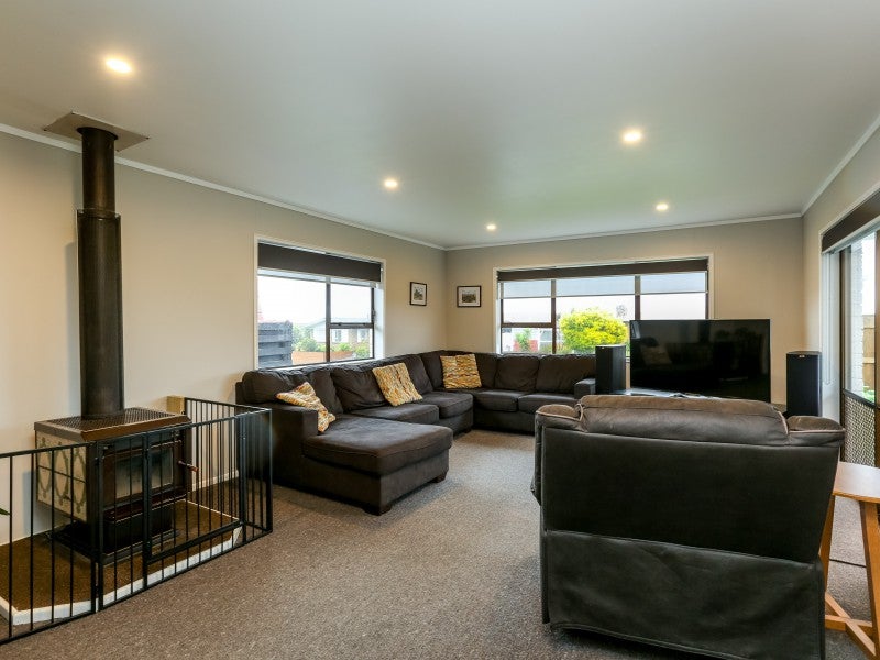22 Puketotara Street, Highlands Park, New Plymouth - Carousel 26