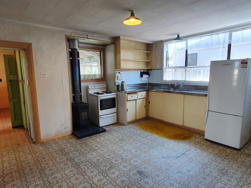 74 Blake Street, Blaketown, Greymouth - Carousel 2