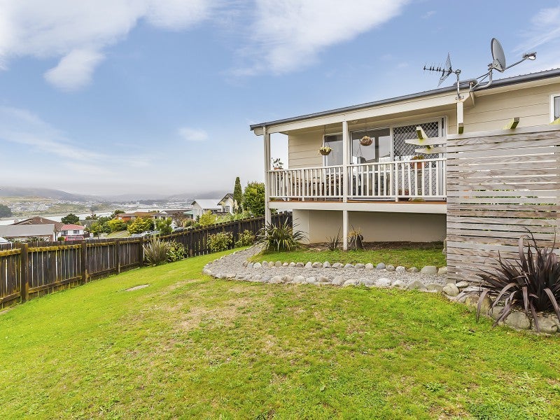 20 Clipper Street, Titahi Bay, Porirua - Carousel 24