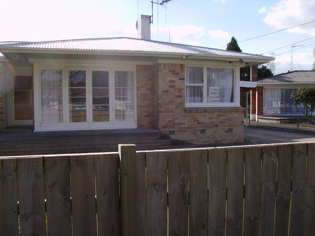23 Nevada Road, Silverdale, Hamilton - Carousel 1