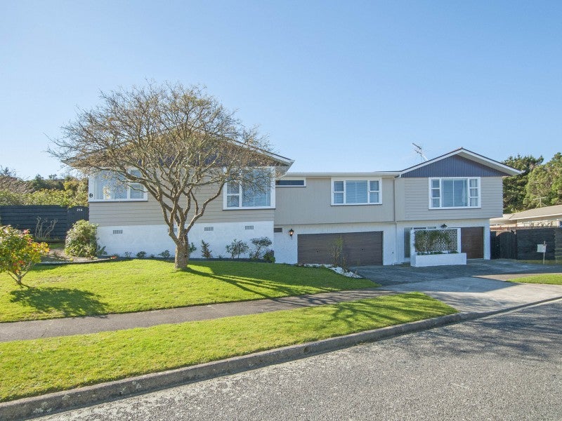 216 Dowse Drive, Maungaraki, Lower Hutt - Carousel 1