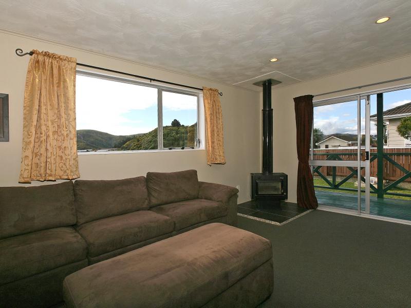 19 Tarras Grove, Kelson, Lower Hutt - Carousel 2