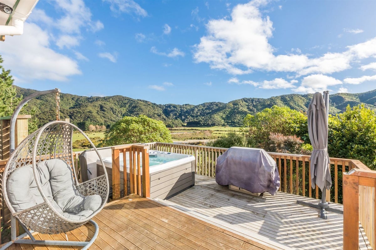 675 Coast Road, Wainuiomata Coast, Wainuiomata - Carousel 2