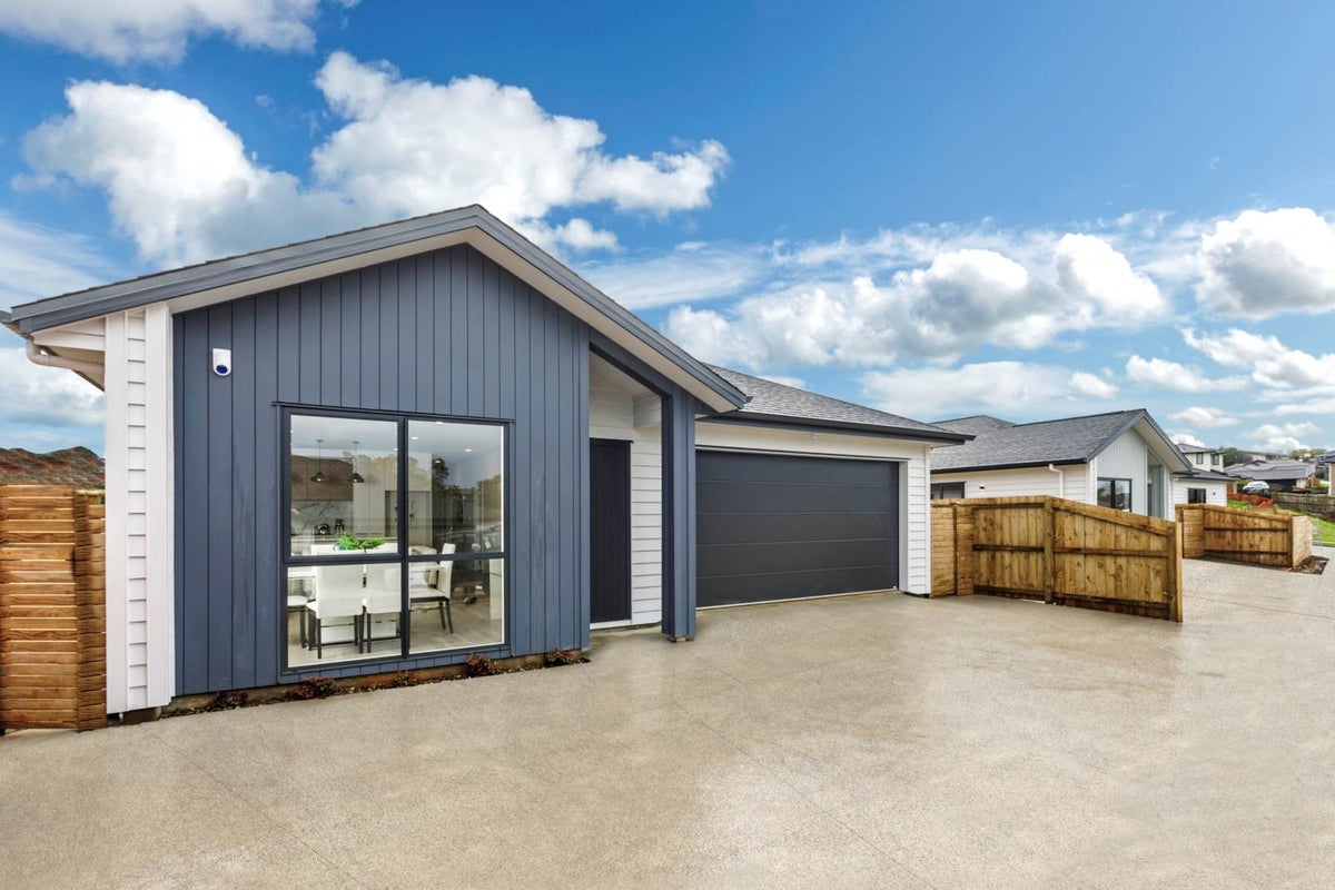 150 Tiriwa Drive, Massey, Auckland - Carousel 1
