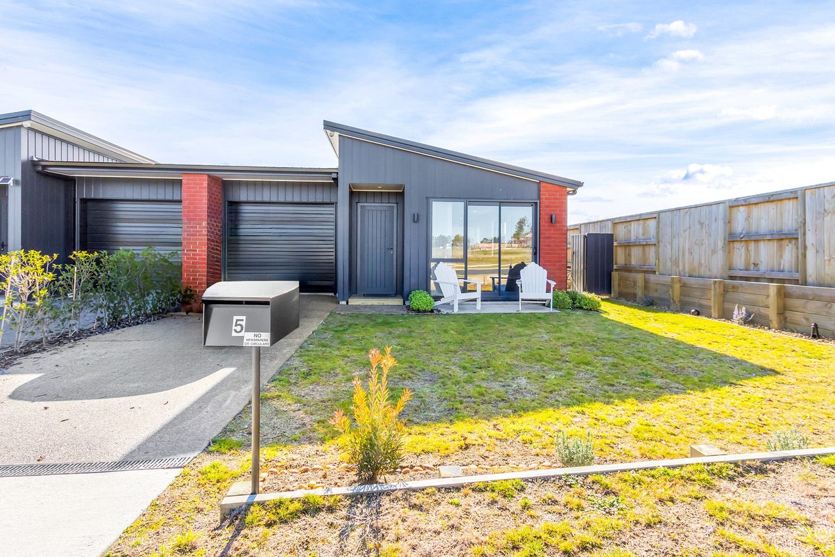 5 Makomako Crescent, Wharewaka, Taupo - Carousel 1