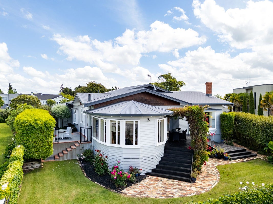 58 Lake Crescent, Hamilton Lake, Hamilton - Carousel 2