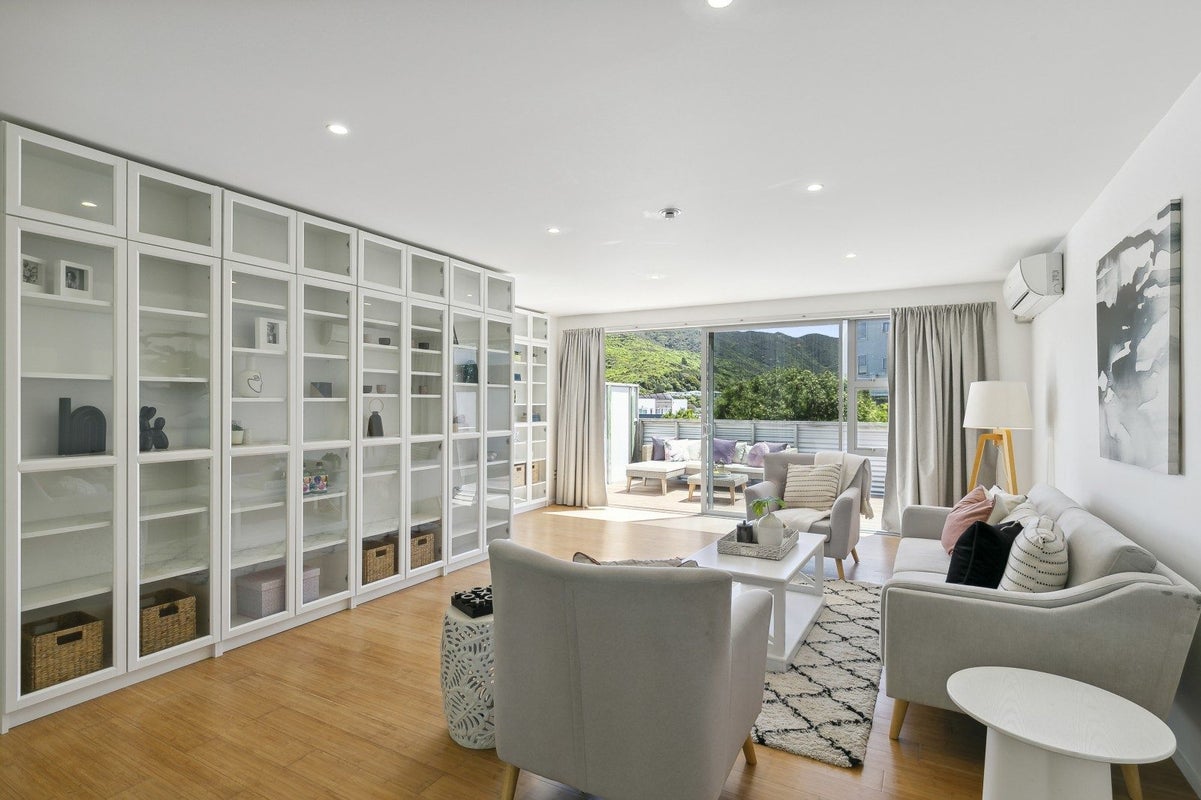 44 Saddleback Grove, Karori, Wellington - Carousel 1