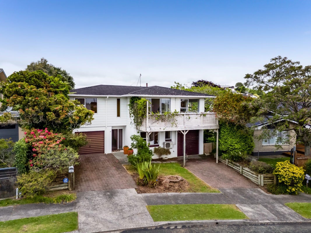13 Fairfax Terrace, Frankleigh Park, New Plymouth - Carousel 1