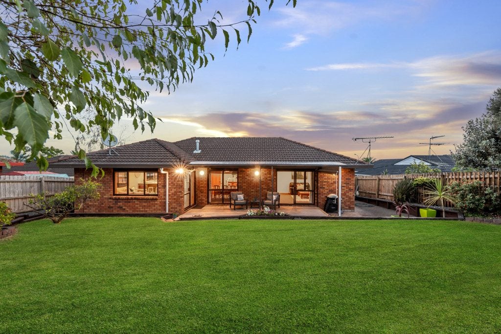 54 Channing Crescent, Botany Downs, Auckland - Carousel 2