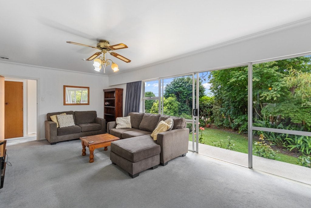 80 Lewis Street, Glenview, Hamilton - Carousel 2