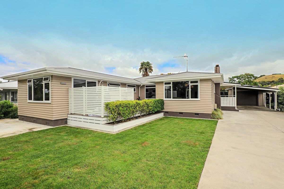 27 Hammond Road, Taradale, Napier - Carousel 2