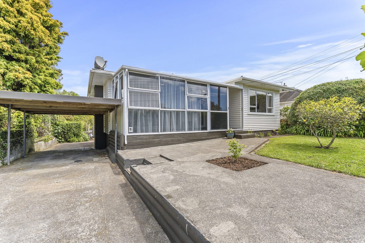 16 Trafalgar Street, Westown, New Plymouth - Carousel 21
