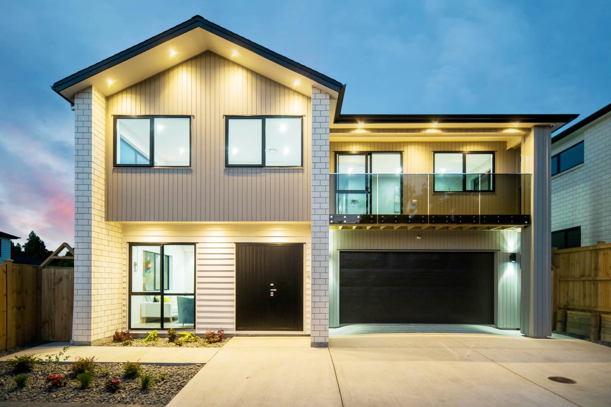 12 Koromeke Street, Flat Bush, Auckland - Carousel 1
