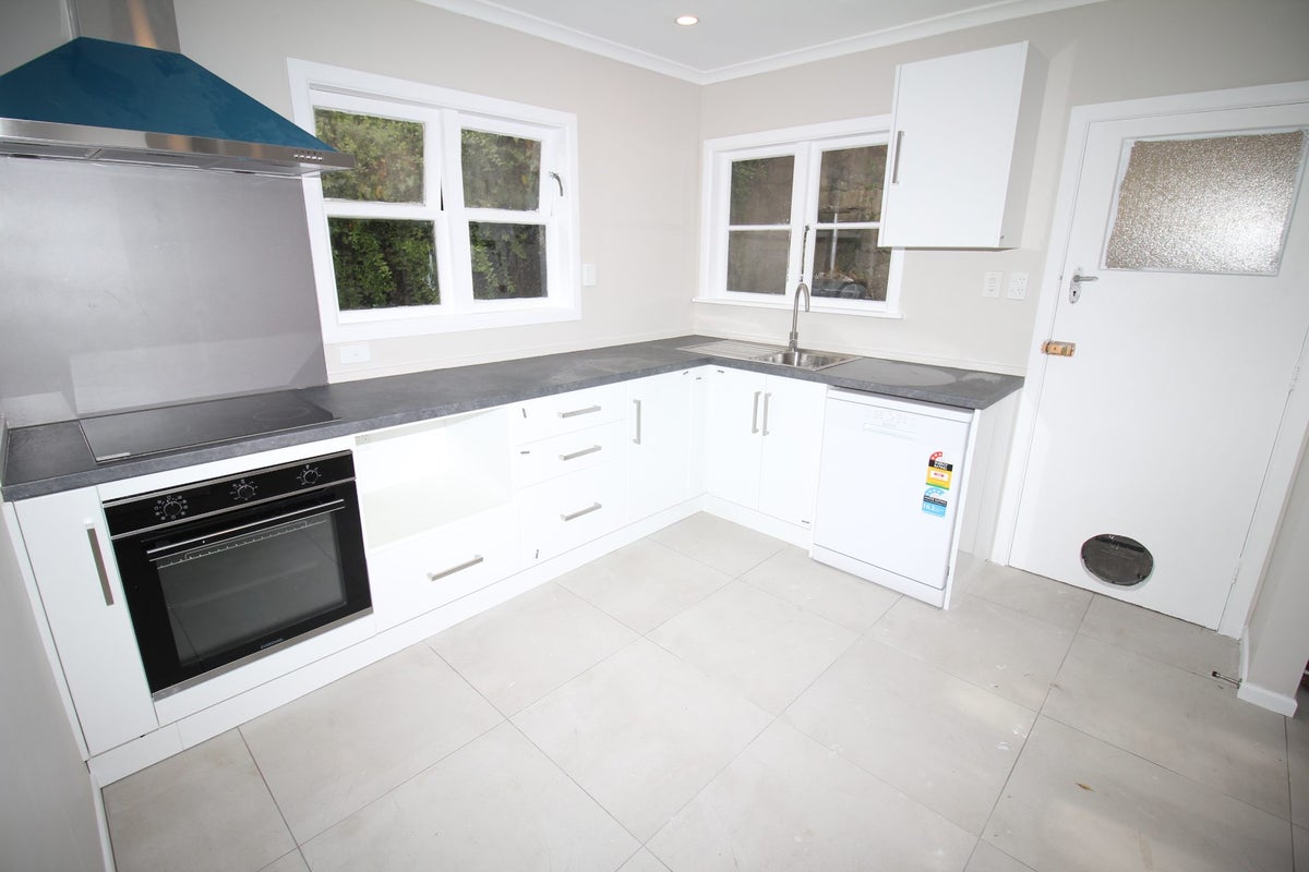 52 Newlands Road, Newlands, Wellington - Carousel 2