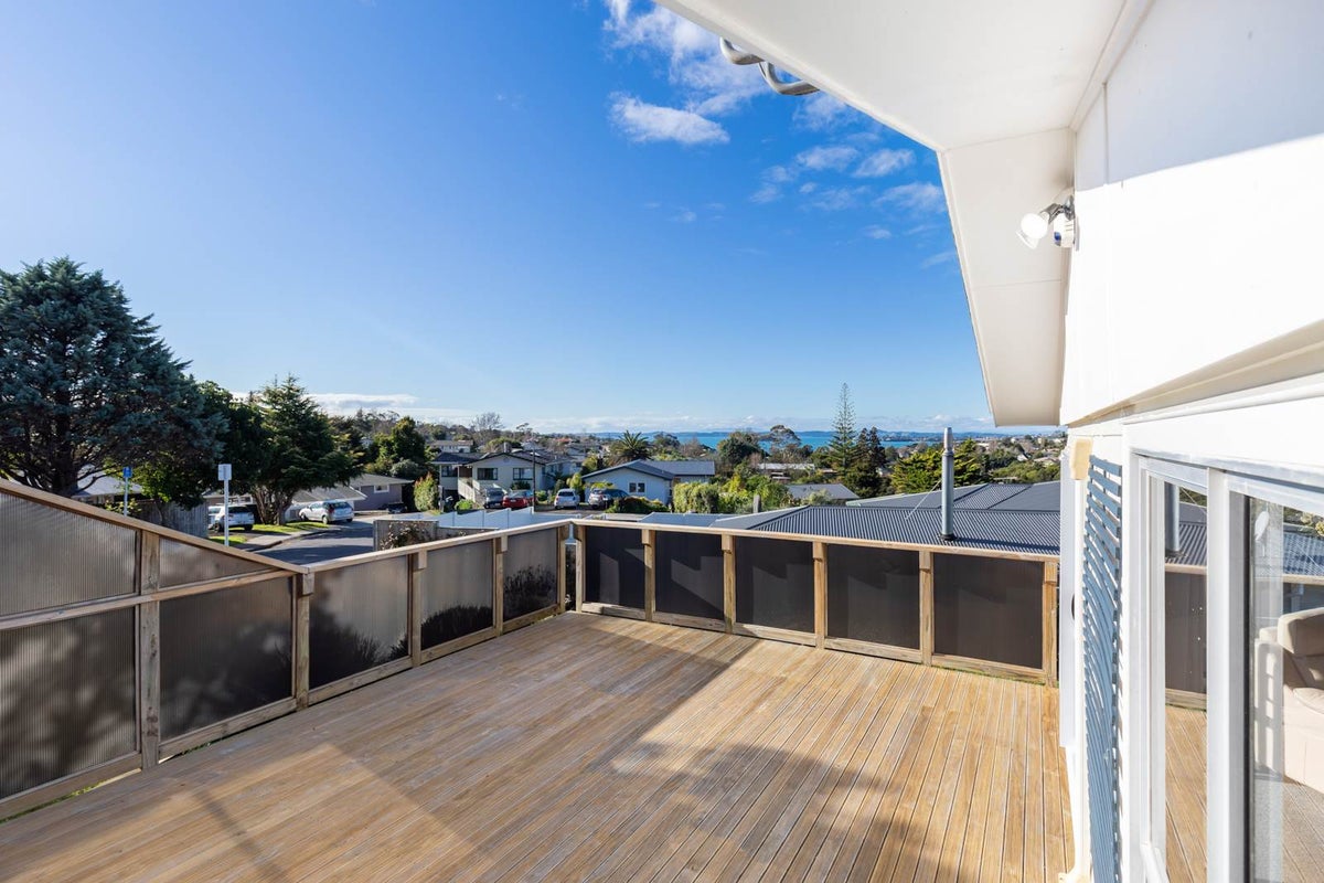 11 Reydon Place, Cockle Bay, Auckland - Carousel 2