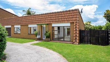 2/30 Vivian Wilson Drive, Eastern Beach, Auckland - Carousel 1