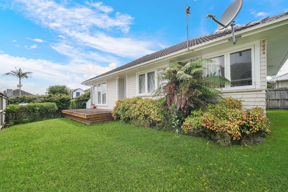5 Shamrock Lane, Te Atatu Peninsula, Auckland - Carousel 2