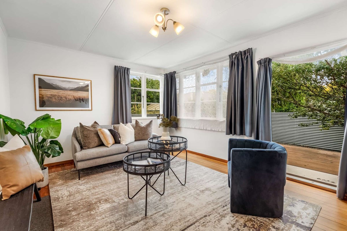 1D Hendon Place, West End, Palmerston North - Carousel 1