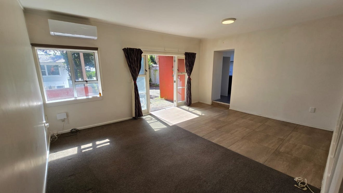 1 Lauderdale Road, Birkdale, Auckland - Carousel 2