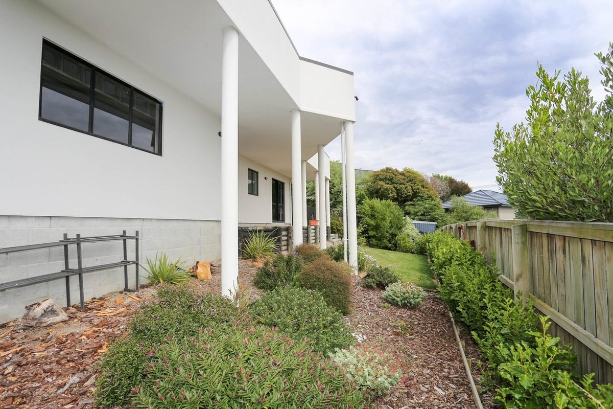 75 Ravensdale Rise, Westmorland, Christchurch - Carousel 1