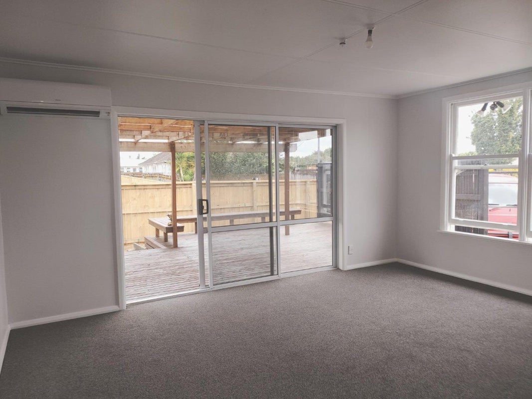 1 Lee Place, Bader, Hamilton - Carousel 2